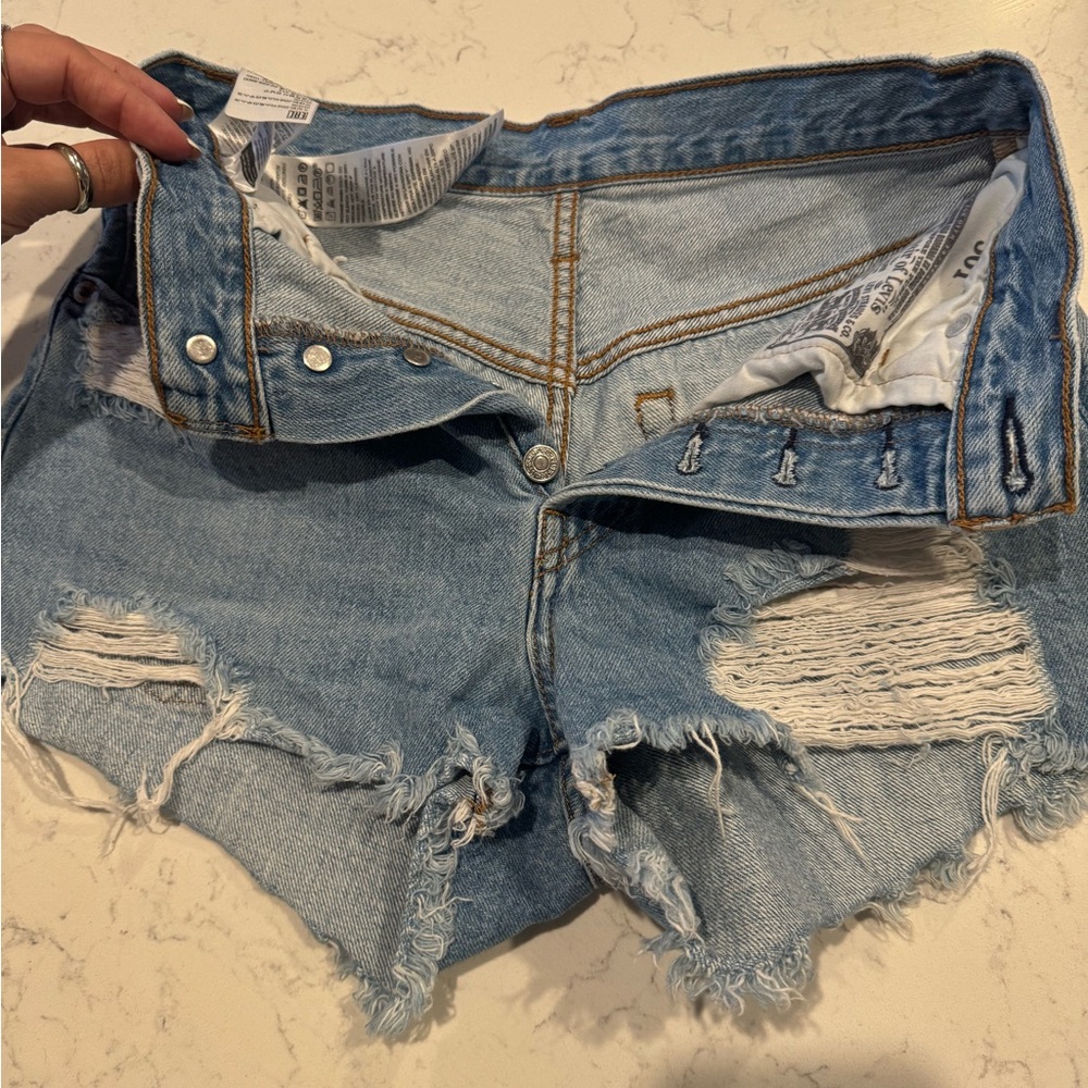 Levis size 25